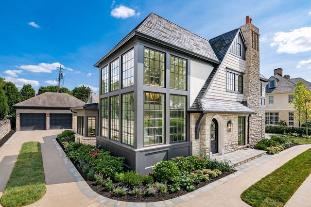 2252 Club Road, Upper Arlington, OH 43221