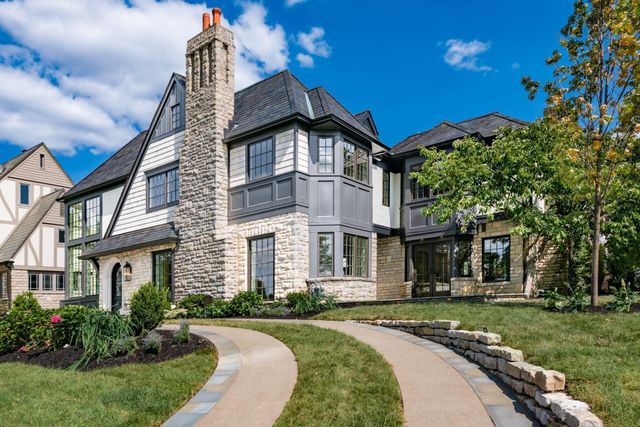 2252 Club Road, Upper Arlington, OH 43221