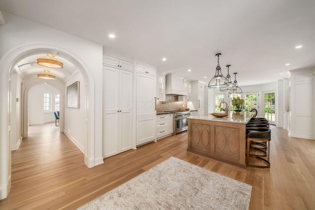 2252 Club Road, Upper Arlington, OH 43221