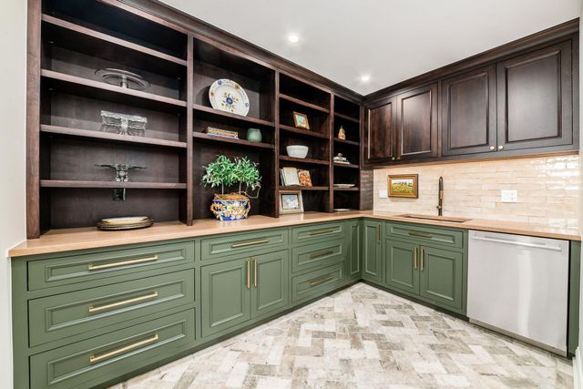 2252 Club Road, Upper Arlington, OH 43221