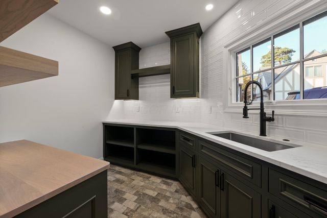 2252 Club Road, Upper Arlington, OH 43221