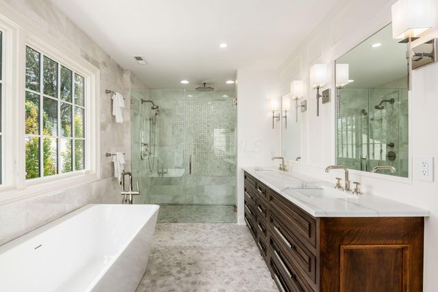 2252 Club Road, Upper Arlington, OH 43221