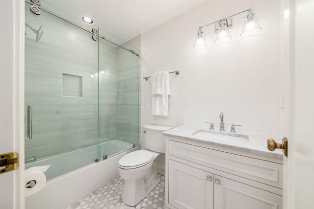 2252 Club Road, Upper Arlington, OH 43221