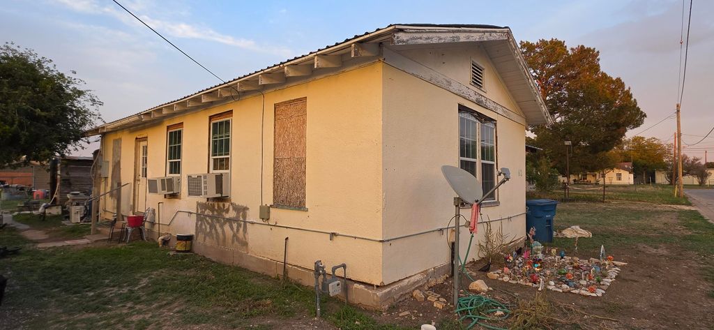 Image 16 of property listing at 612 Duke Street, Eden, TX 76837