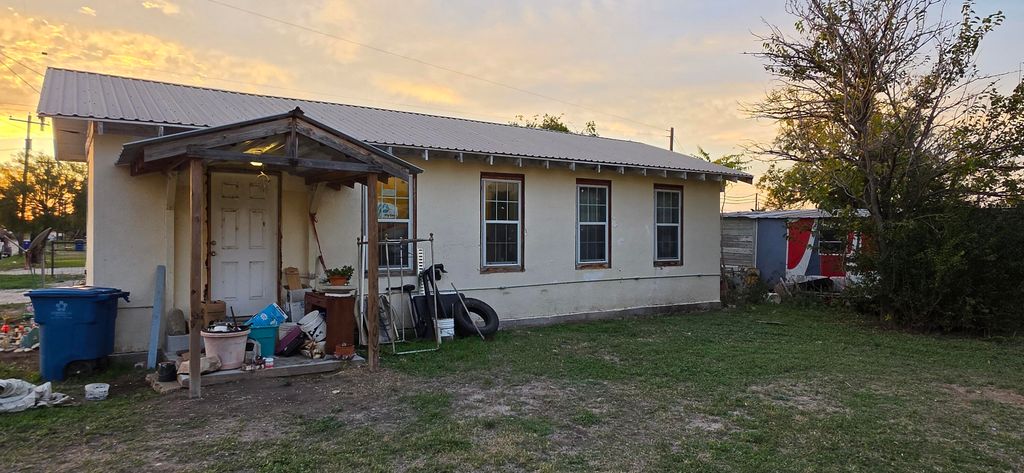 Image 17 of property listing at 612 Duke Street, Eden, TX 76837