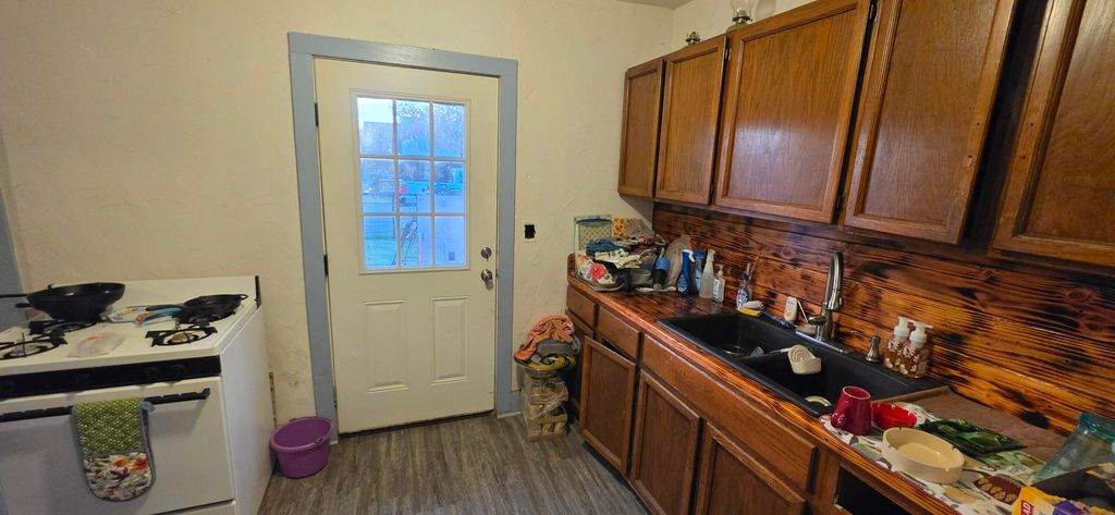 Image 8 of property listing at 612 Duke Street, Eden, TX 76837