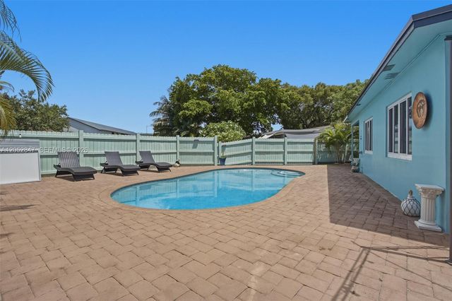 3650 NW 17th Ter, Oakland Park, FL 33309