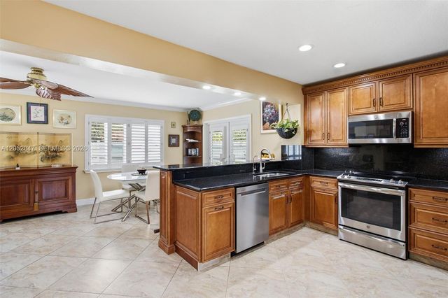 3650 NW 17th Ter, Oakland Park, FL 33309