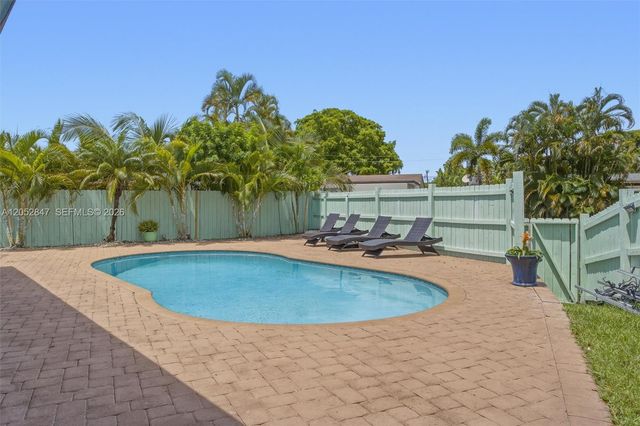 3650 NW 17th Ter, Oakland Park, FL 33309