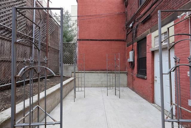 304 Waverly Avenue, Brooklyn, NY 11205