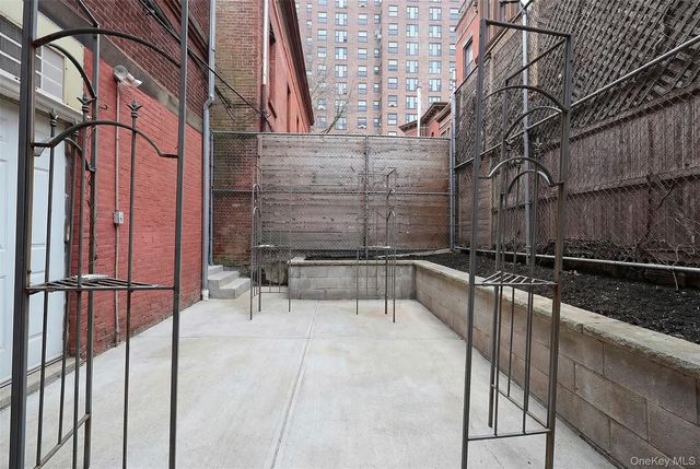 304 Waverly Avenue, Brooklyn, NY 11205