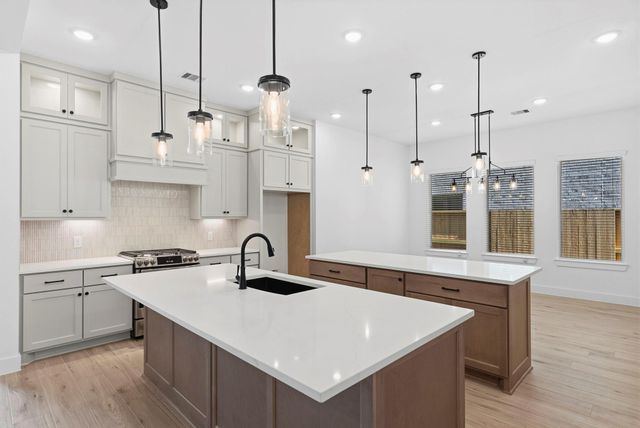 12214 Warbler Drive, Mont Belvieu, TX 77523