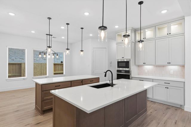 12214 Warbler Drive, Mont Belvieu, TX 77523