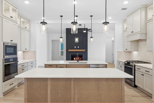 12214 Warbler Drive, Mont Belvieu, TX 77523
