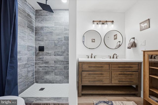 120 LAKE DR, Luray, VA 22835