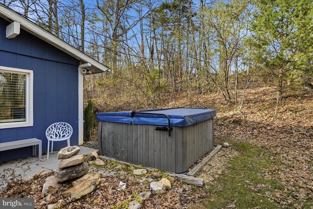 120 LAKE DR, Luray, VA 22835