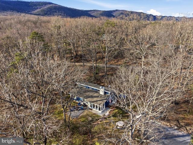 120 LAKE DR, Luray, VA 22835