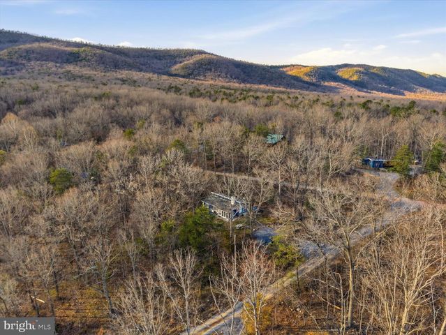 120 LAKE DR, Luray, VA 22835