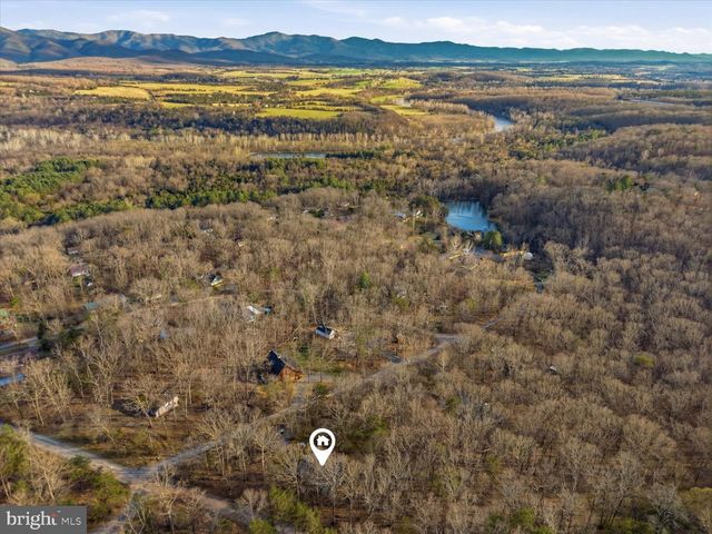 120 LAKE DR, Luray, VA 22835