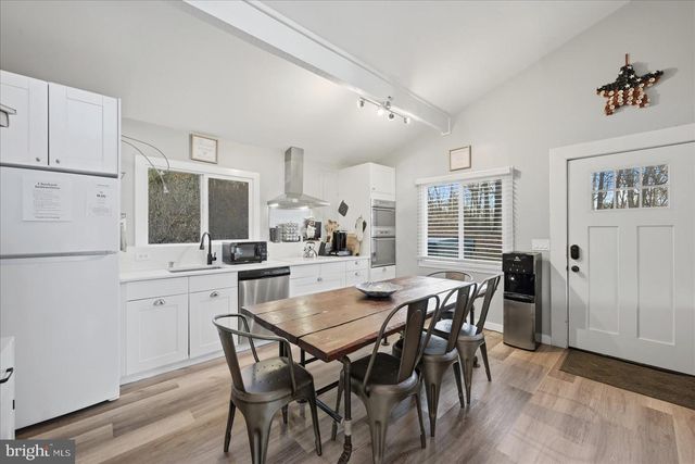 120 LAKE DR, Luray, VA 22835