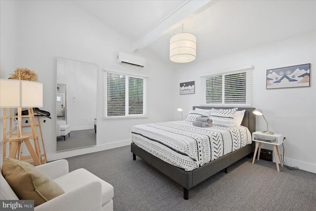 120 LAKE DR, Luray, VA 22835