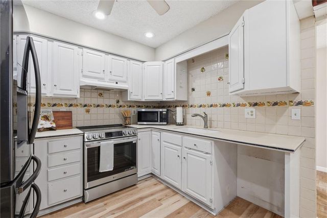 1032 NW 70TH Court, Kansas City, MO 64118