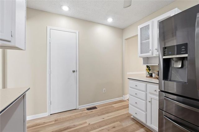 1032 NW 70TH Court, Kansas City, MO 64118