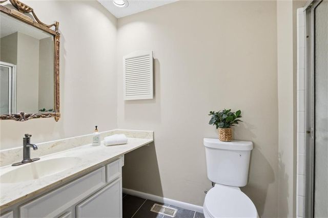 1032 NW 70TH Court, Kansas City, MO 64118