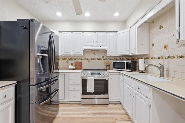 1032 NW 70TH Court, Kansas City, MO 64118