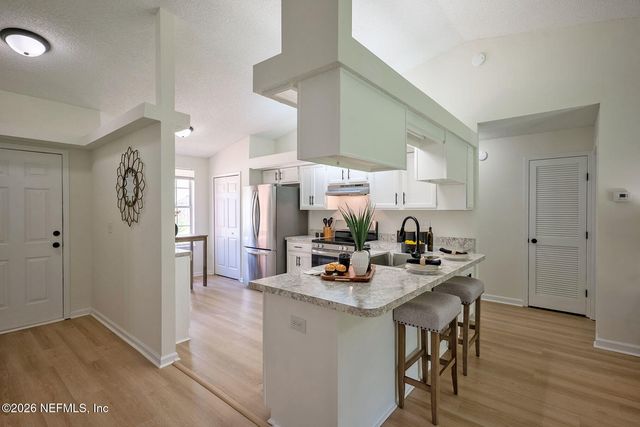 3902 HUNTERS LAKE Circle W, Jacksonville, FL 32210