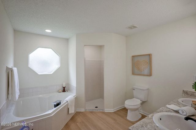 3902 HUNTERS LAKE Circle W, Jacksonville, FL 32210