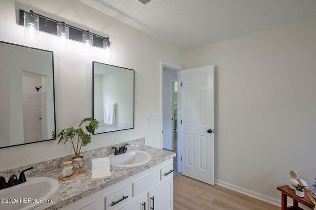 3902 HUNTERS LAKE Circle W, Jacksonville, FL 32210