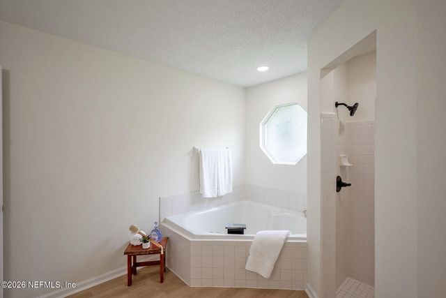 3902 HUNTERS LAKE Circle W, Jacksonville, FL 32210