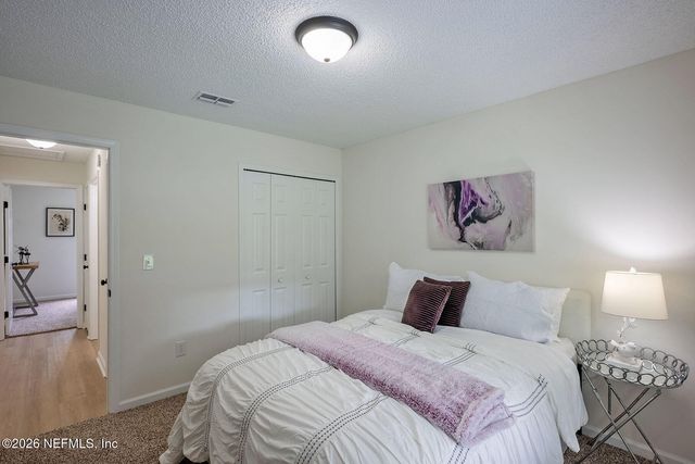 3902 HUNTERS LAKE Circle W, Jacksonville, FL 32210