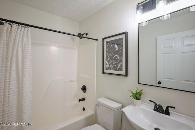 3902 HUNTERS LAKE Circle W, Jacksonville, FL 32210