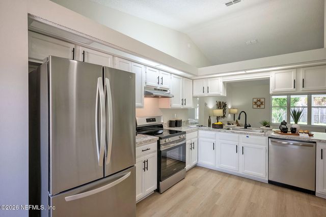 3902 HUNTERS LAKE Circle W, Jacksonville, FL 32210