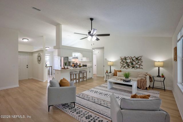 3902 HUNTERS LAKE Circle W, Jacksonville, FL 32210
