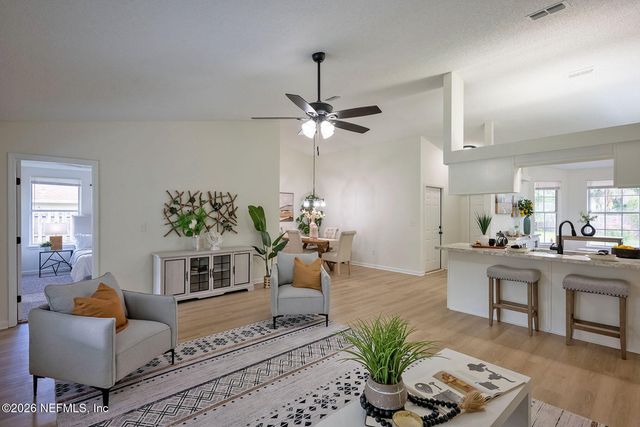 3902 HUNTERS LAKE Circle W, Jacksonville, FL 32210