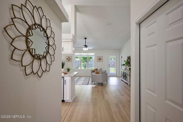 3902 HUNTERS LAKE Circle W, Jacksonville, FL 32210