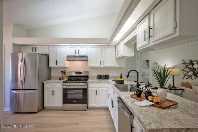 3902 HUNTERS LAKE Circle W, Jacksonville, FL 32210