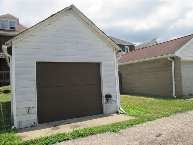 1715 Duss Ave, Ambridge, PA 15003