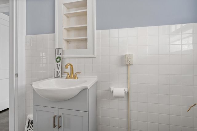 1029 S Seneca St, Wichita, KS 67213