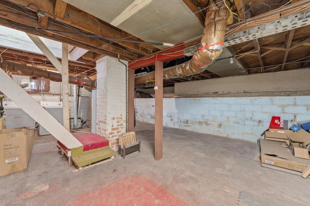 1029 S Seneca St, Wichita, KS 67213