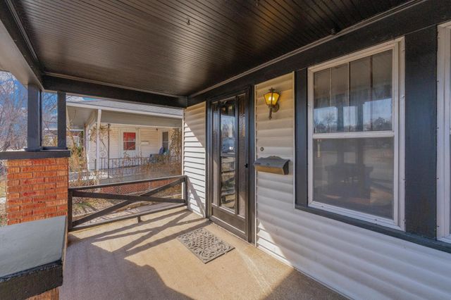 1029 S Seneca St, Wichita, KS 67213