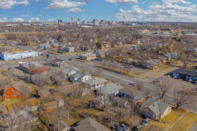 1029 S Seneca St, Wichita, KS 67213