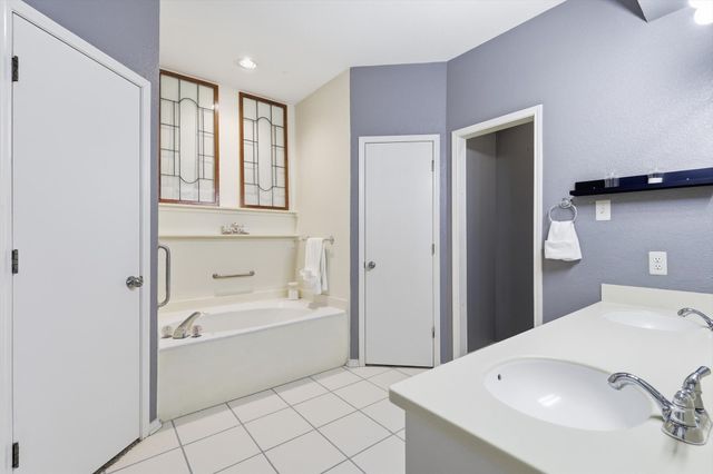 2307 William Circle, Ennis, TX 75119