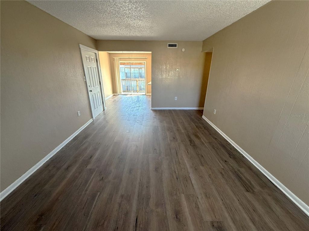 Image 7 of property listing at 2785 L B MCLEOD ROAD 2785D, Orlando, FL 32805