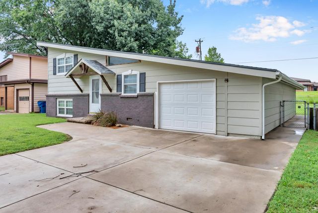416 S Westview Dr., Derby, KS 67037