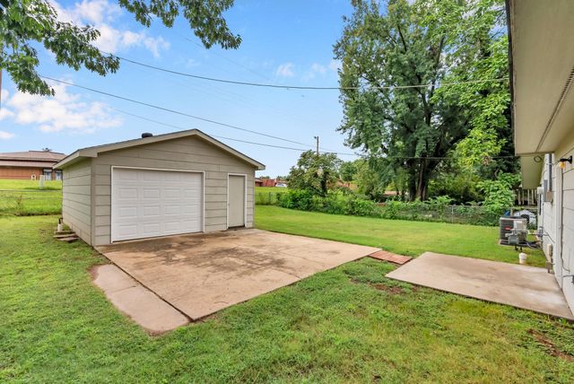 416 S Westview Dr., Derby, KS 67037