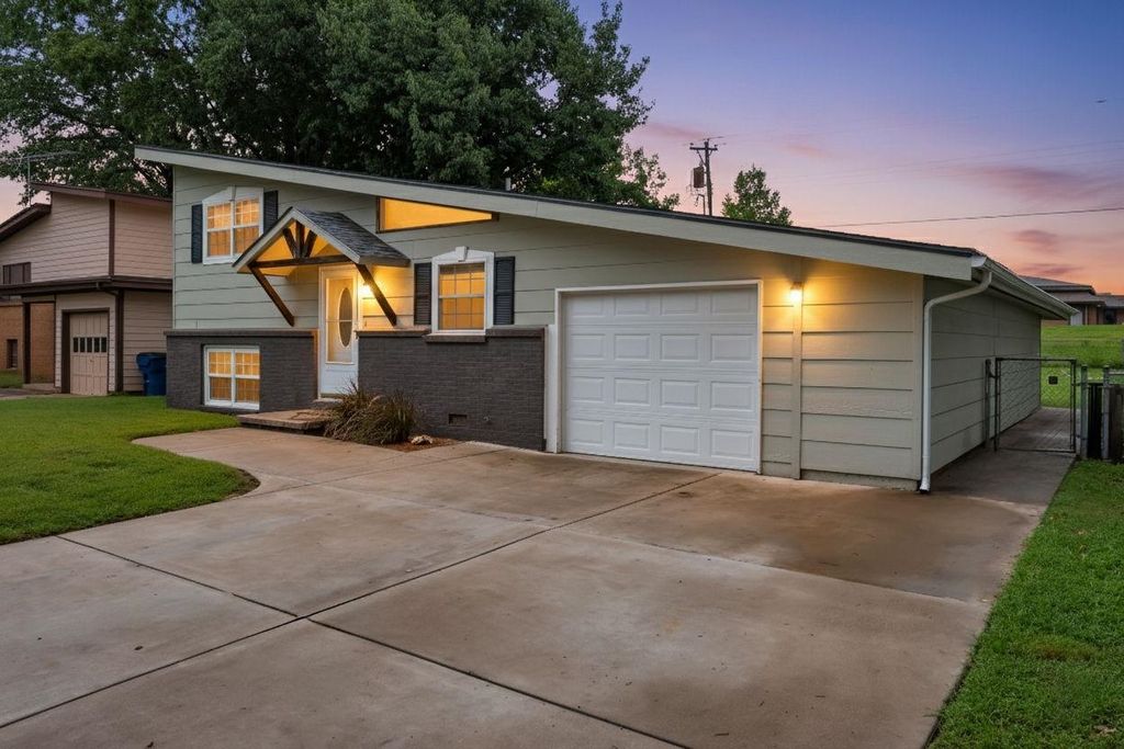 416 S Westview Dr., Derby, KS 67037